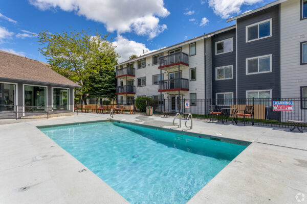 the-ruckus-pullman-wa-outdoor-pool-1