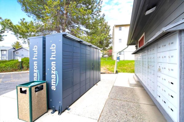 36-Mailboxes Amazon-c